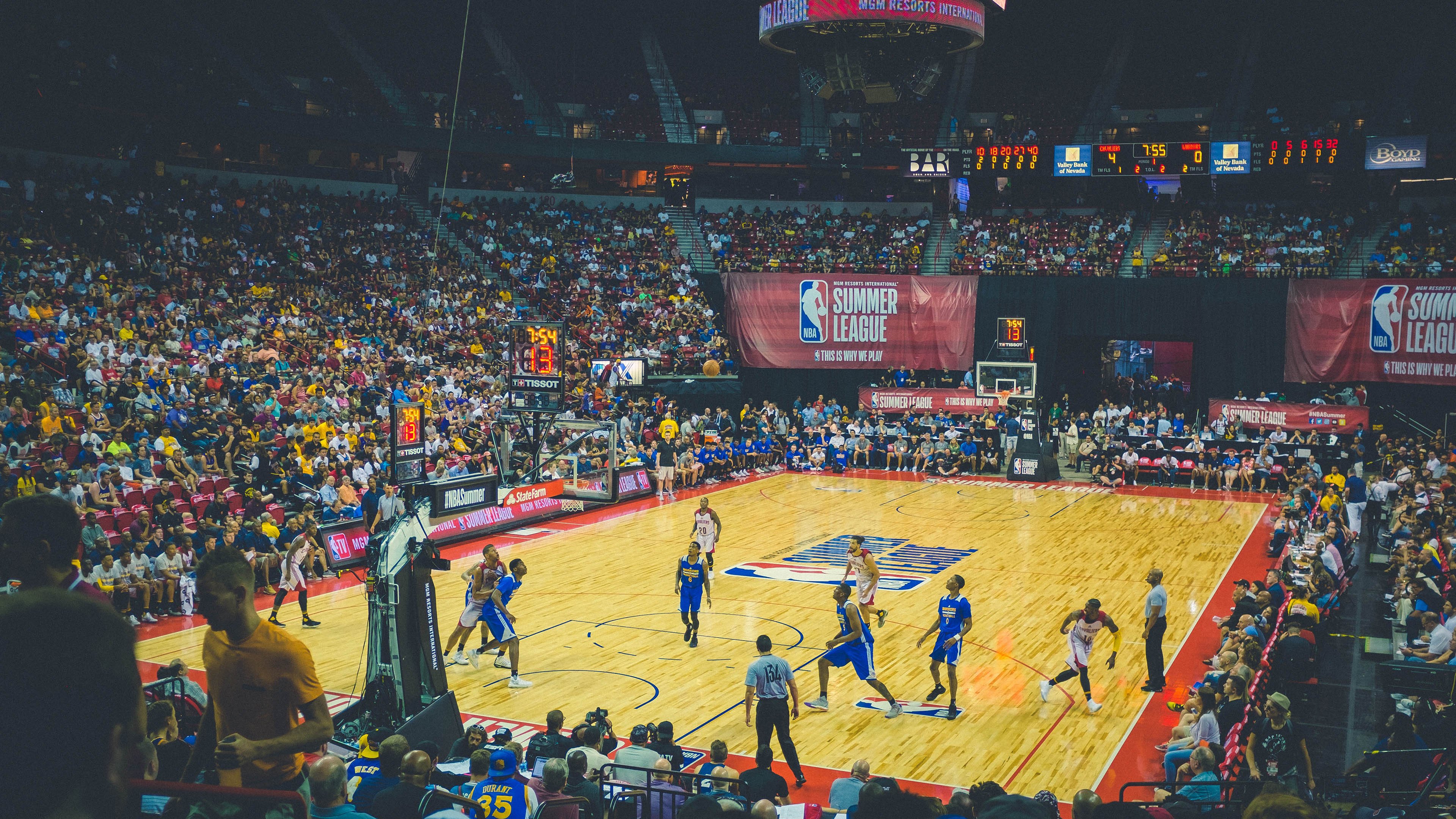 澳网转会风云：费内巴切盯上锋线强援，库里或成交易筹码